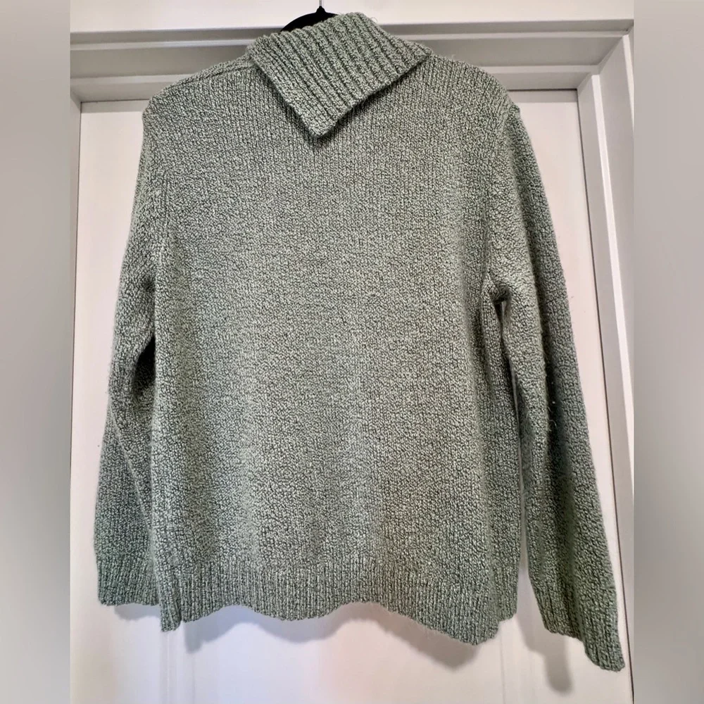 Carolyn Taylor Women’s Sage Turtleneck Sweater with Button Detail Size‎ L
